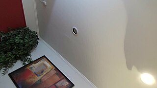 Энжи проходит татуированный кастинг-интервью