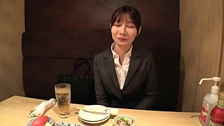 중국 선생님의 격렬한 3P 액션, 끝없는 민감함과 능숙한 펠라