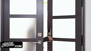 Јебање пасторке и жене на Дан очуха