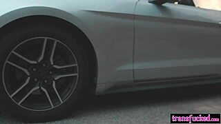 Shemale blonde fist chatte copine en session hardcore