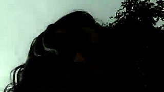 vanesa undresses in the public park