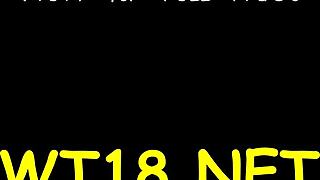 Chica sexy chupa una polla enorme con ganas y se inclina para un perrito rudo y cabalga