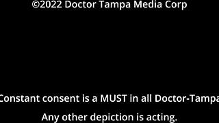 Wow, pierwszoroczna Alexa Rydell czuje orgazmy od wibratora Hitachi od doktora Tampy podczas wizyty lekarskiej na studiach!