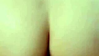 Embrasse-moi et je gicle dans la scène cumshot Reality Kings shorts