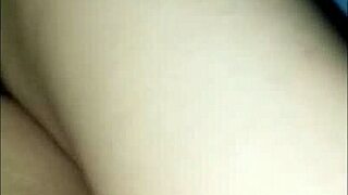 Meine Freundin liebt meine enge indonesische Fotze so sehr