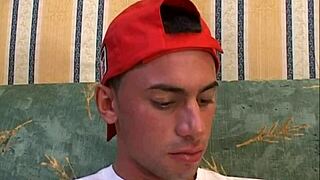 אוי, אני כל כך צריכה את הזין הקשה של הצעיר הזה!