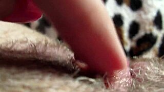 うわ！私の巨大な脈打つクリトリスの超接写！