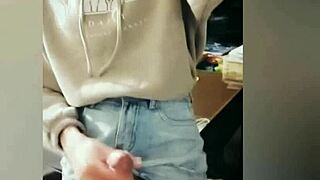 Hej, hočeš videti mojo domačo 18+ shemale kako konča v kratkah na prostem?