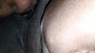 Evo je, pohlepno mi puši pičku dok nisam izdržala