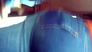 캘리 버스에서 발견한 미녀 섹시 엉덩이