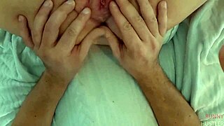 MILF amateur à la chatte poilue prend une sodomie hard avec fin crémeuse