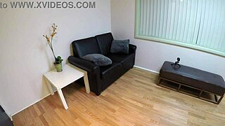 أودري ديكر تثرثر أثناء مقابلة كاستينج بزازها الكبيرة