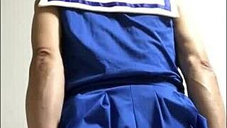 나는 크로스드레스 치어리더 딜도랑 항문 섹스 파트 2