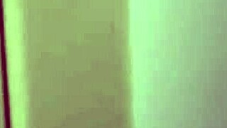 Plötzlich Handjob und Blowjob von wilder japanischer Verführerin