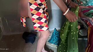 يا، زوجتي السكسي في مسلسل إندي ساخن؟ أنا أضربها بقوة في الزي الضيق!