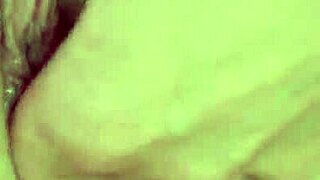 Uhh, sunt complet uimit de această matură care învață o tânără lesbiană cu sâni mari