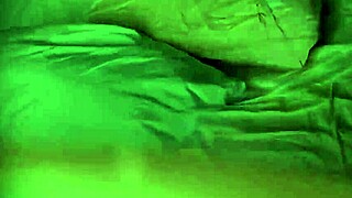 Žena Prima Kurac I Šaku U Vrelom Analnom Igralištu