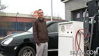 Не мога да спра да мисля за горещ хомо секс с тинк сега.