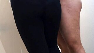 me excito tanto que tuve que romperle los leggings para entrar rápido