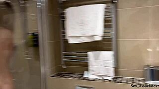 Ugh, ik en hete stiefmoeder delen hotelbed... zo fout!