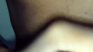 Hombre se pajea la polla en intensa sesión solo