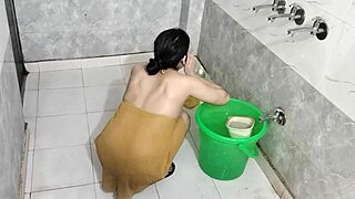 Het indisk fru blir hårt knullad i duschsex! Tål du det?