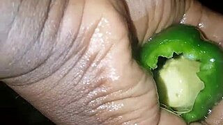 Plantain versus poivron getting me wet and cumming hard 🍌🌶️