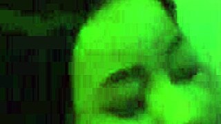 Spionez sora mea coreeană în timp ce se dezbracă pentru o baie fierbinte