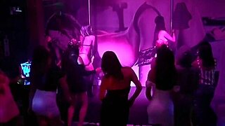 live from manhattan bar tonight 😎