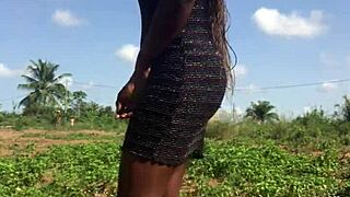 Crazy bitch enjoys twerking her big ass outdoor 😈