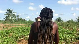 Crazy bitch enjoys twerking her big ass outdoor 😈