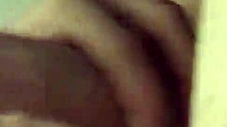 Γκέι solo χουφτώνει σκληρό καυλί