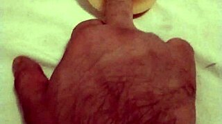 Hej, chceš vidět jak si hraju s tou umělou kundou večer?