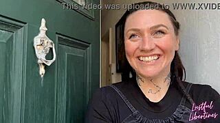 Моята домашна курва бивша ме съблазнява с фетиш игра. Тоалетна ролева игра става мръсна с брюнетка вагина!