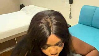 colombiana pide un domicilio y paga con sexo caliente