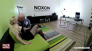 Barbara, Büyük Yarrakla Aşırı Yüz Sikişinde Tıkanıyor