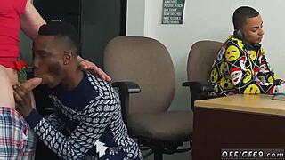 Wah aktor hot ngentot liar banget di film gay gila-gilaan