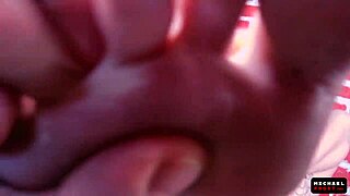 Hey, I'll make you cum just with my feet!