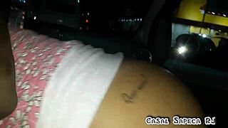 Пушим другару док вози, прозори отворени, показујем се на улицама, хахаха