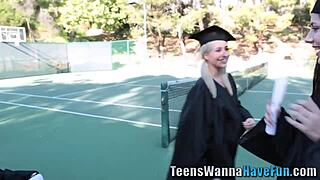 man, i love watching this amateur les munch on teen pussy