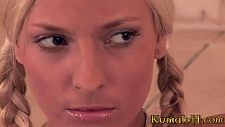 Morgan Moons røv gaper i anal og ass-to-mouth action.