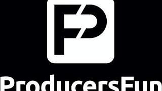 Melissa Stratton se pone salvaje follada en podcast, tetas rebotando doblada