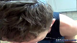 First-time gay sex: Chinese twinks bareback adventure