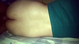 Stiefzus ontwaakt met zin dat ik mijn pik diep in haar vagina stop