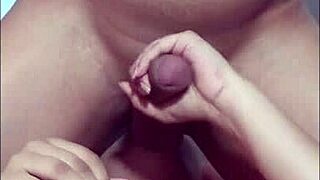 Colombiana Gives Delicioso Blowjob To Big Cock