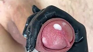 观看9个客户在蜡脱毛时自发射精，与SugarNadya夫人的神奇触碰