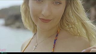 Two friends who are in financial difficulties try to become porn stars