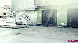 How did Roxy Hot pay the mototaxi fare without cash?