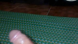 small cock but loves to bang hard, wanna see how it works out for me?