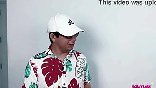 How did Roxy Hot pay the mototaxi fare without cash?